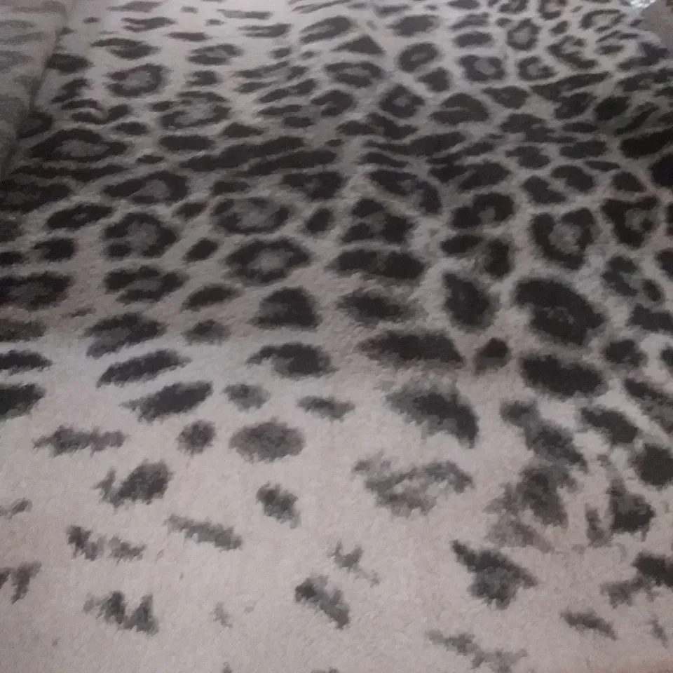 LEOPARD PRINT BLACK AND WHITE RUG 170X120CM