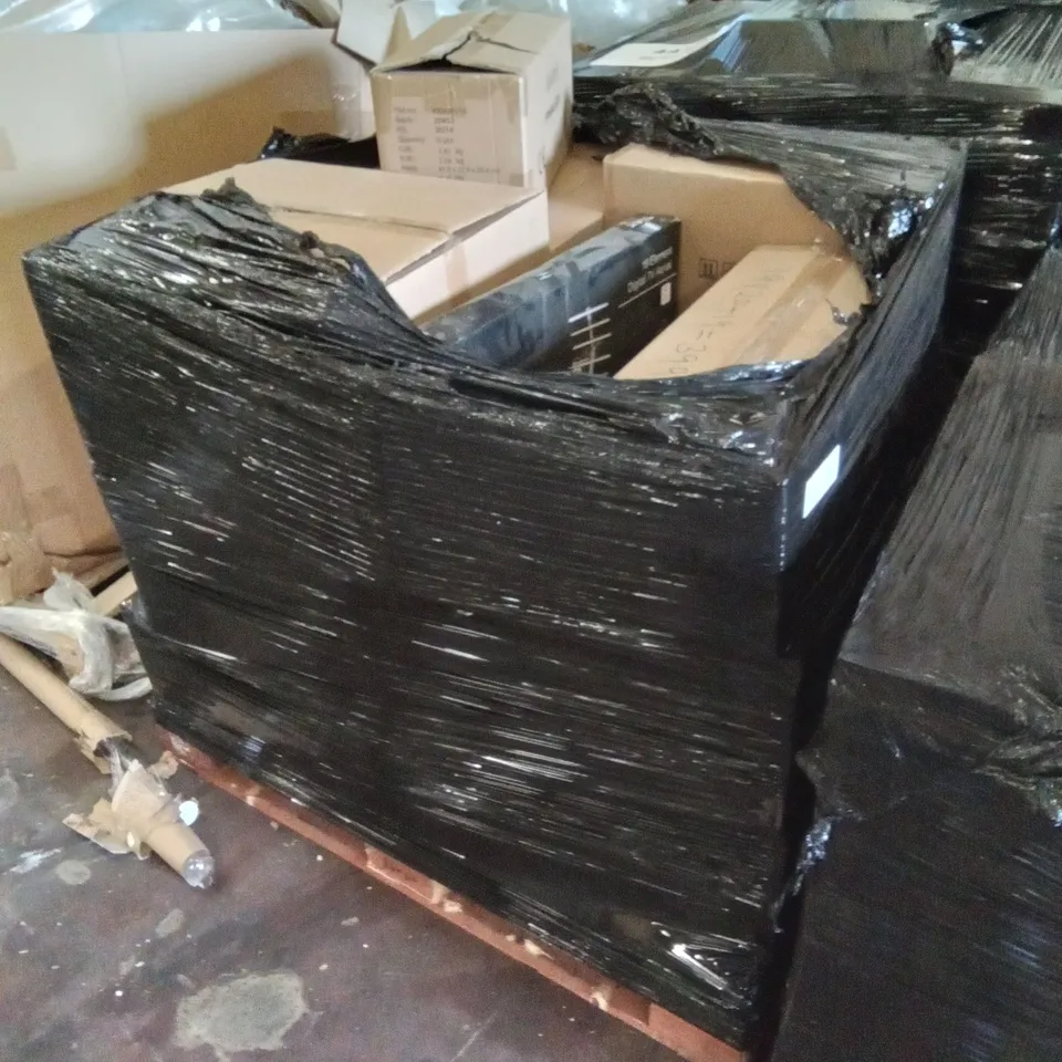 PALLET OF ASSORTED ELECTRONICS INCLUDING 18 ELEMENT DIGITAL TV AERIAL, I-STAR  PROJECTION ALARM CLOCK, TRISTAR STEREO JACK TO 2 PHONO 