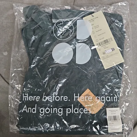 BAGGED SWEATY BETTY BREEZY BOXY LONG SLEEVE TOP IN GREEN - XS