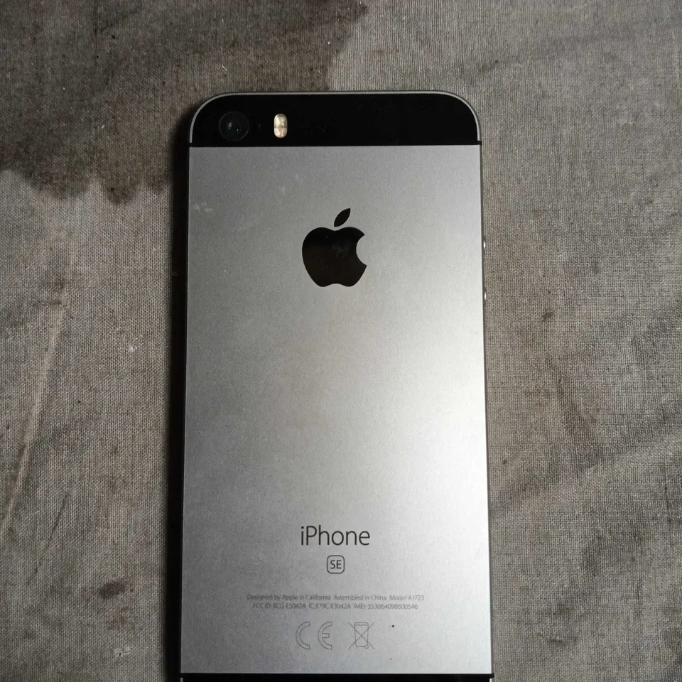 APPLE IPHONE SE – SILVER