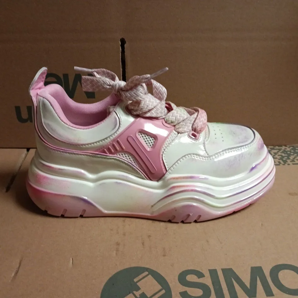 BOXED CHILDREN'S PINK & WHITE CHUNKY-SOLE SNEAKERS - 250/1.5