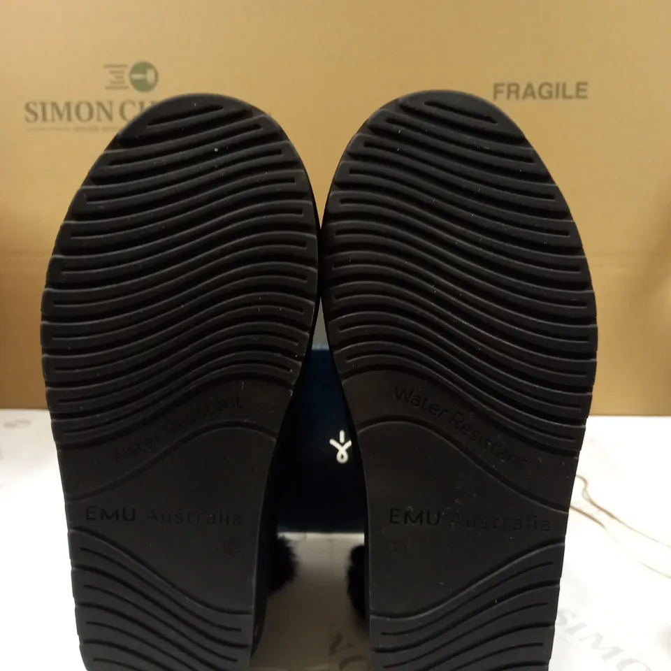 EMU AUSTRALIA WATER RESISTANT BOOT SIZE 6