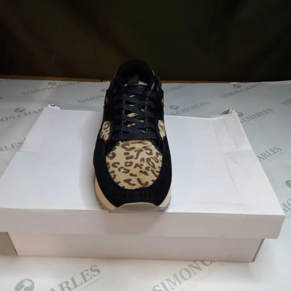 BOXED UMBRO ELITE MUNDIAL LUXE WOMENS TRAINERS SIZE 5