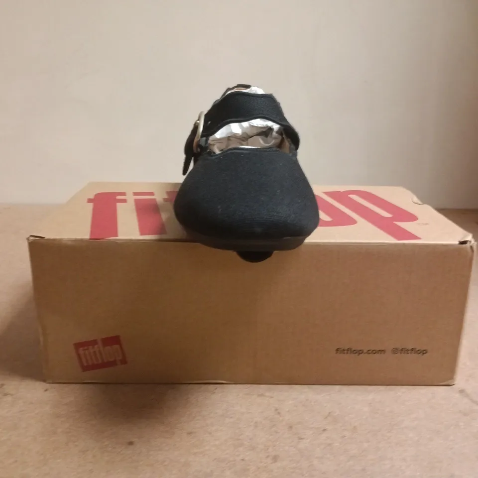 BOXED PAIR OF FITFLOP DALICATO WAVE-EDGE CANVAS MARY JANESIN BLACK SIZE UK 4.5