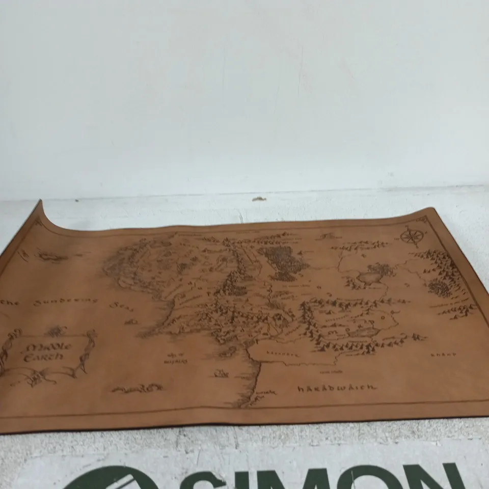 LORD OF THE RINGS LEATHER MAP ROLL WITH MIDDLE MAP DESIGN – BELT-FASTENED SCROLL