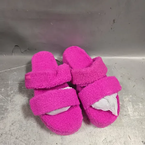 OODIE TWO STRAP SLIDERS IN PINK - SIZE UNSPECIFIED 