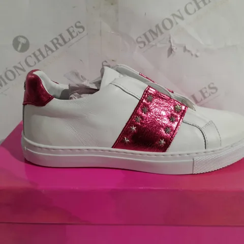DANNII MINOGUE WHITE/PINK LEATHER BUNGEE LACE TRAINER - SIZE 4