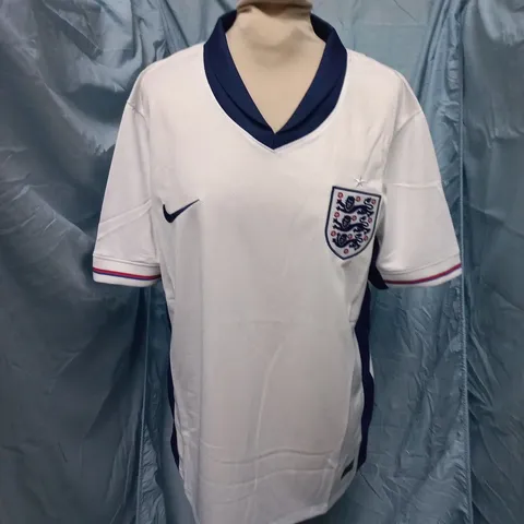 NIKE ENGLAND FOOTBALL SHIRT – MENS WHITE WITH NAVY COLLAR (M)