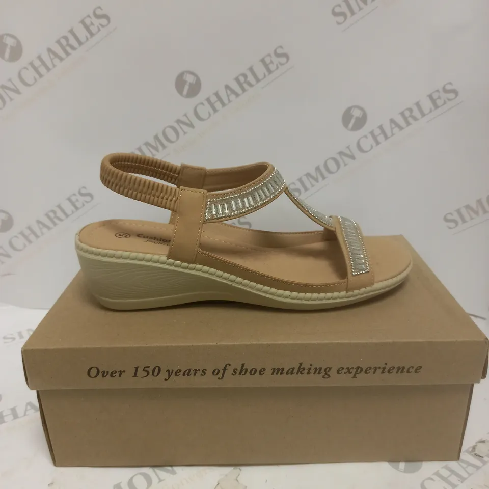BOXED PAIR OF CUSHION WALK DIAMANTE T BAR SANDALS - 5