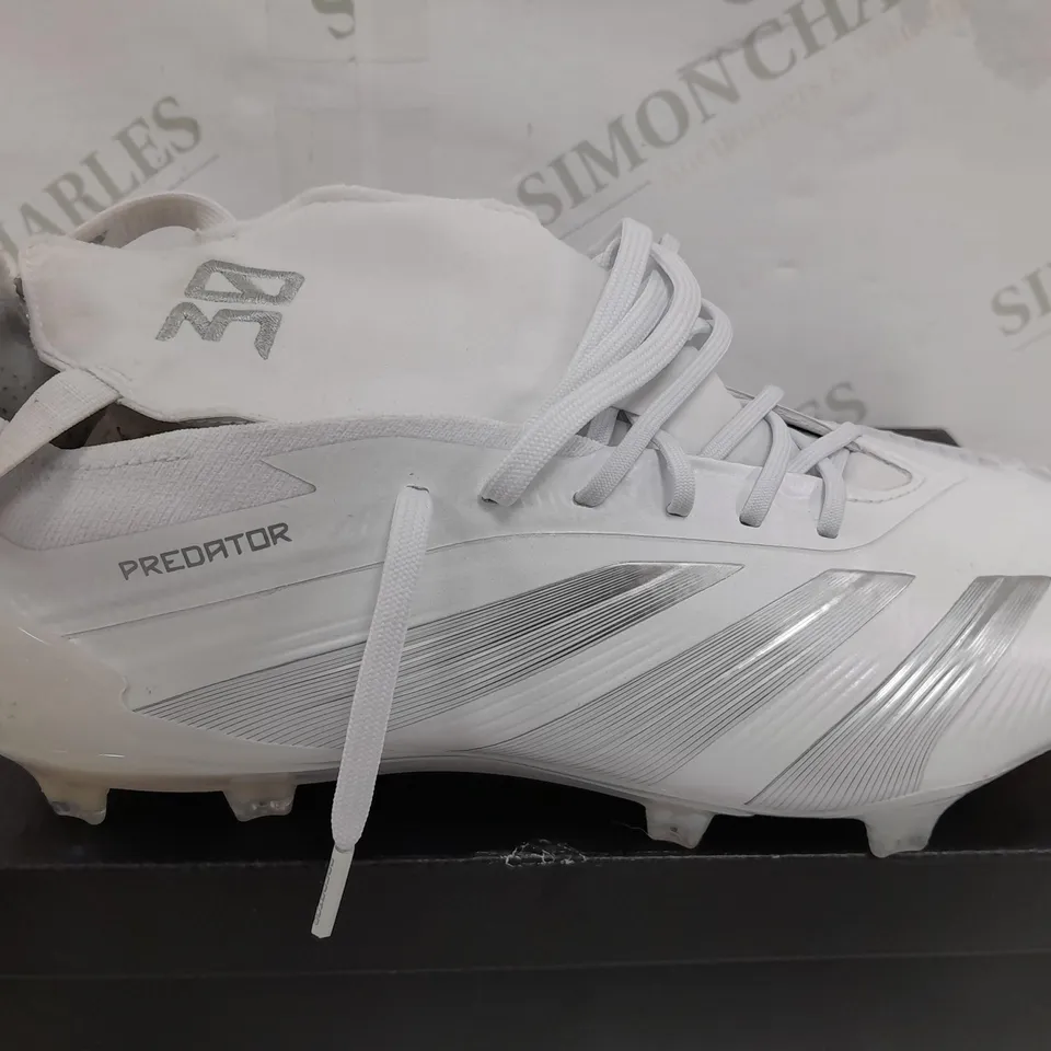 BOXED PAIR OF ADIDAS PREDATOR ELITE FOOTBALL BOOTS IN WHITE - UK 6.5