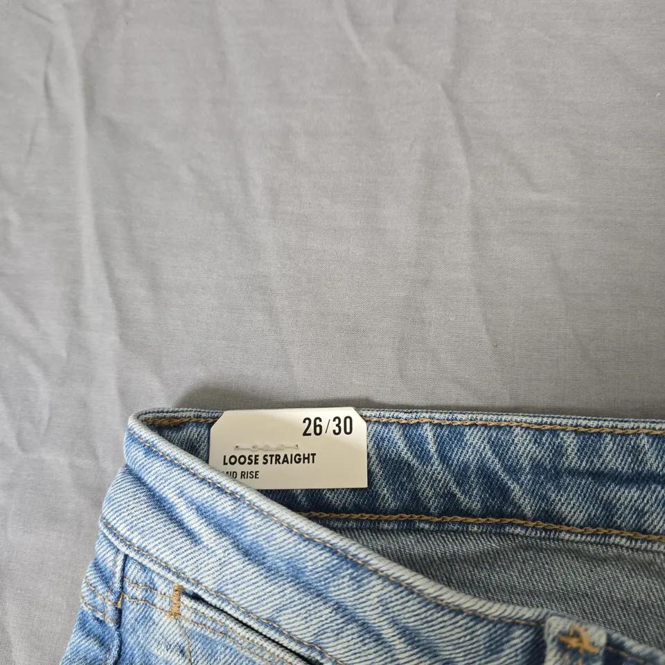 DENIM JEANS – LOOSE STRAIGHT, WAIST 26IN X INSEAM 30IN, MID RISE WRANGLER.