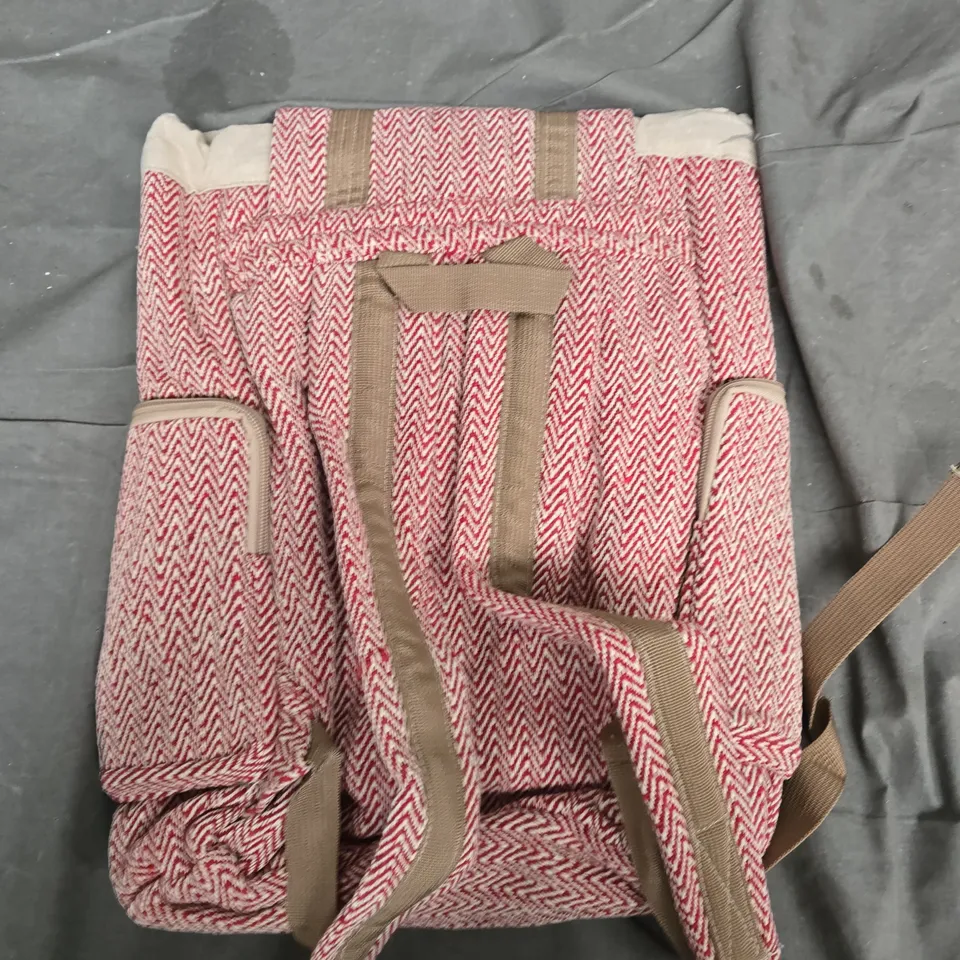 HAMRO HEMP BACKPACK – RED/WHITE CHEVRON FABRIC