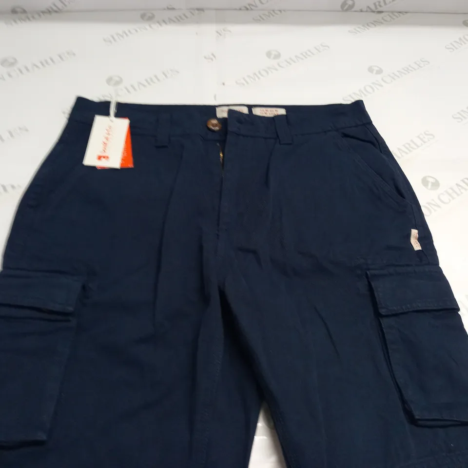 SOULCAL & CO NAVY CARGO SHORTS - UK M