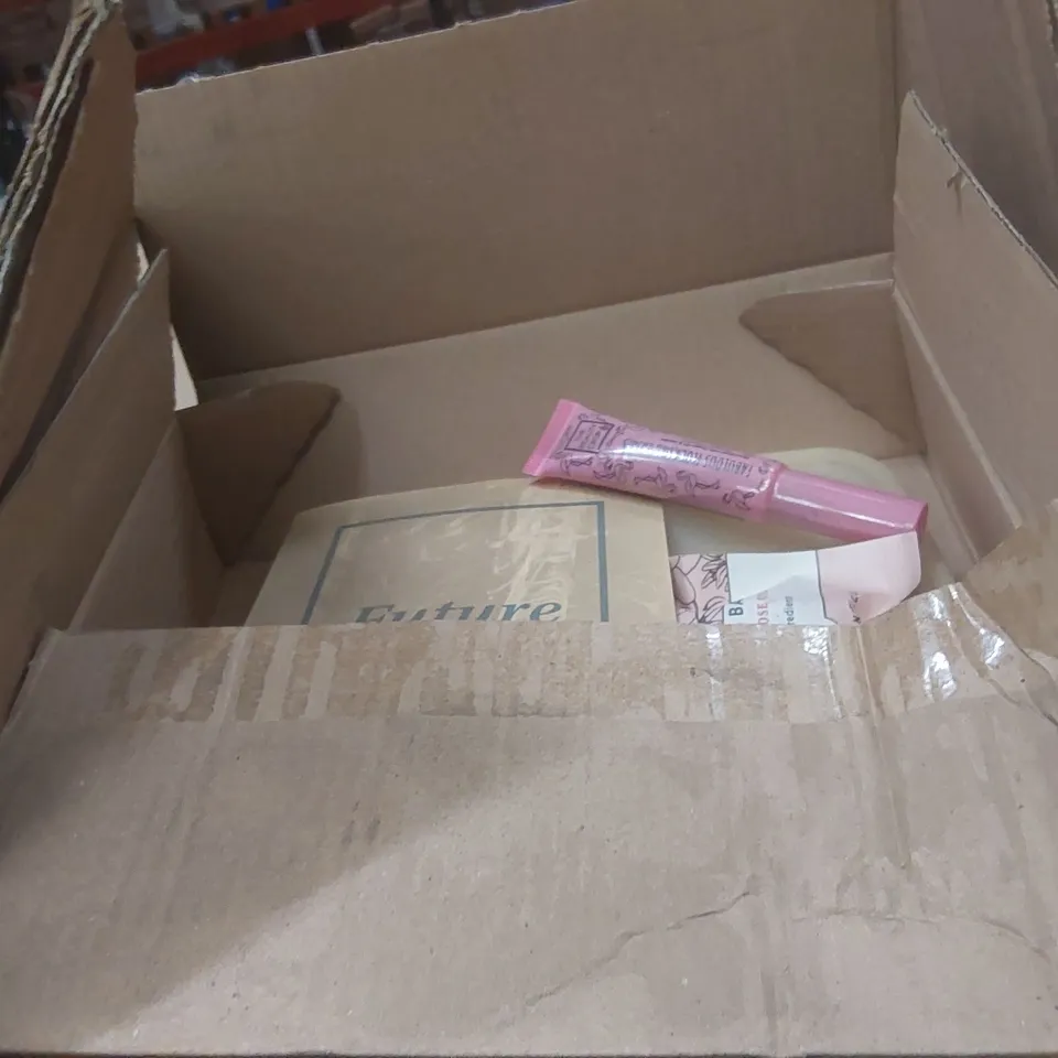 PALLET CONTAINING A VERY LARGE QUANTITY OF ASSORTED BEAUTY RELATED PRODUCTS INCLUDING: MERMAID EGG CLEANSERS, BIRCHBOX BEAUTY SETS ECT