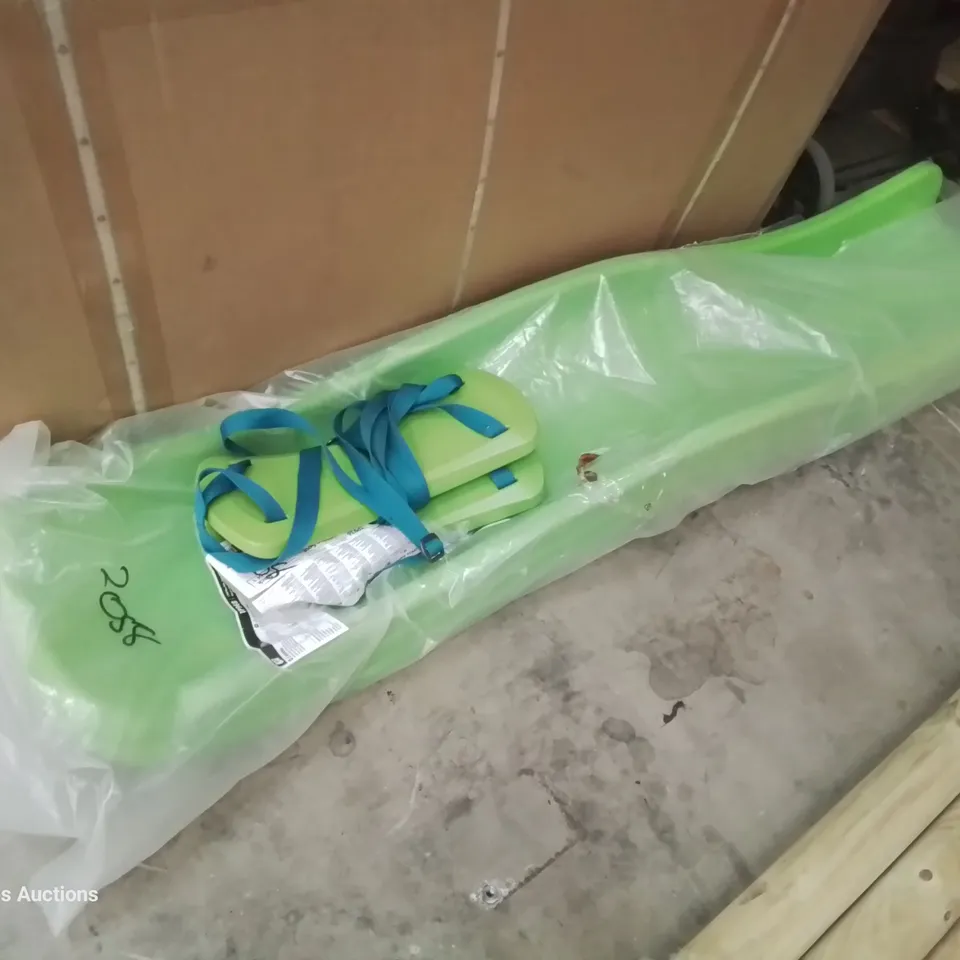 TP GREEN WAVEY SLIDE & 2 TP RAPIDE SWING SEATS