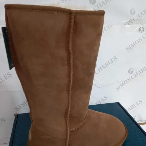 EMU ORIGINALS COLLECTION TAN STINGER HI WATER RESISTANT BOOT - SIZE 6