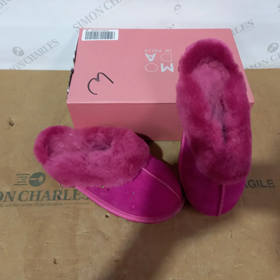BOXED PAIR OF ,ODA IN PELLE SLIPPERS - SIZE 6