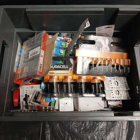 APPROXIMATELY 30 ASSORTED BATTERY PRODUCTS TO INCLUDE DURACELL RAYOVAC AND PANASONIC 