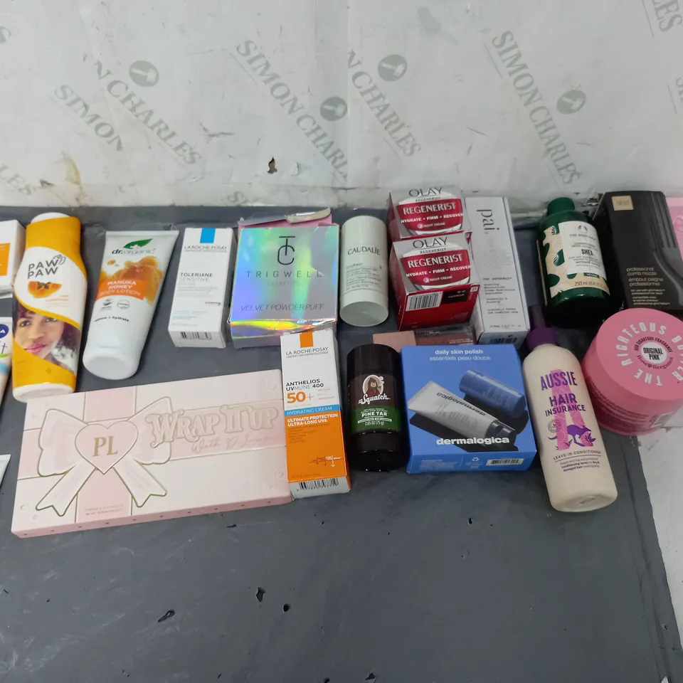 BOX OF APPROXIMATELY 12 ASSORTED COSMETIC ITEMS TO INCLUDE - SOAP&GLORY BODY BUTTER - PLOUISE WRAP IT UP - THE BODY SHOP VITAMIN C ETC.