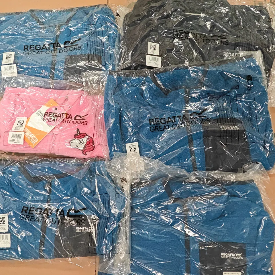 LOT OF 6 ASSORTED BRAND NEW REGATTA KIDS CLOTHING ITEMS TO INCLUDE FRANKIE & ANIMAL FLEECES - VARIOUS SIZES