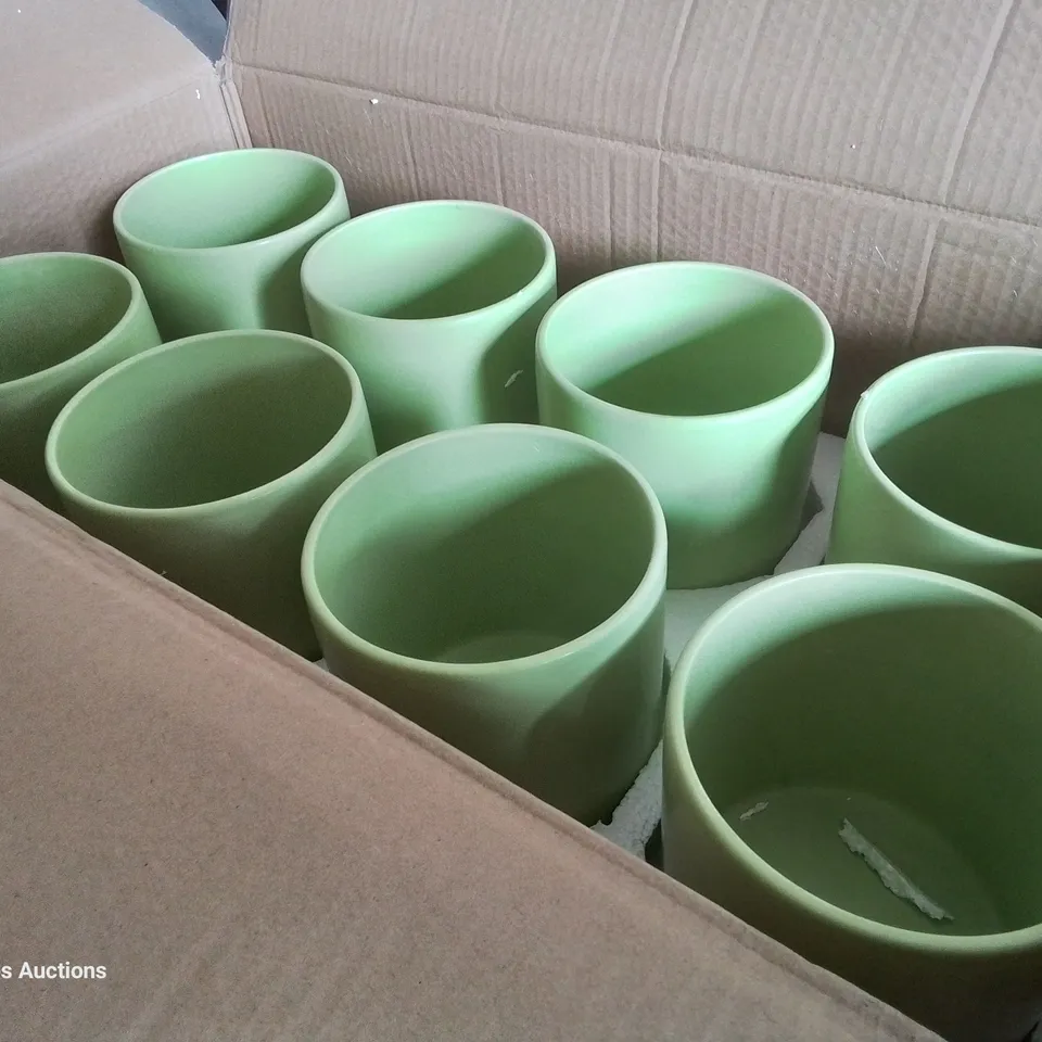 CASE OF 16 BRAND NEW CERAMIC DECORATIVE PLANT POTS GREEN