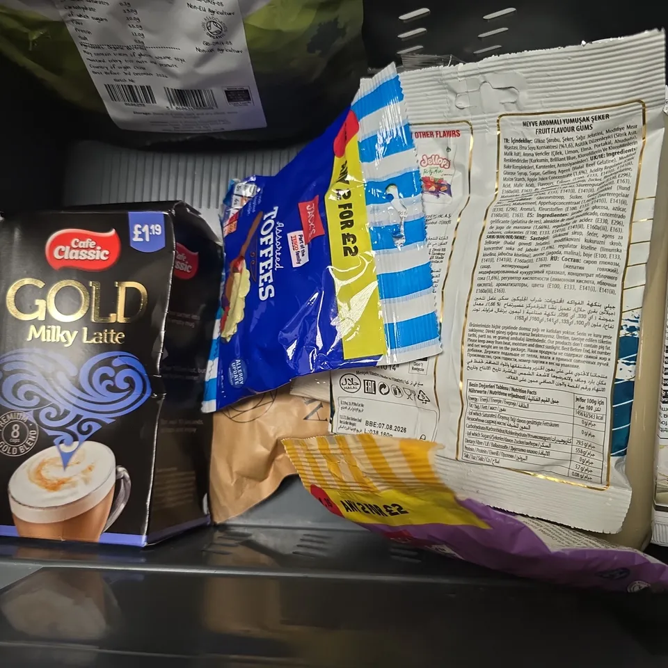 APPROXIMATELY 10 ASSORTED FOOD & DRINK ITEMS TO INCLUDE - COFFEE MATE , SQUASHIES DRUMSTICKS , CHOPPED TOMATOES ETC