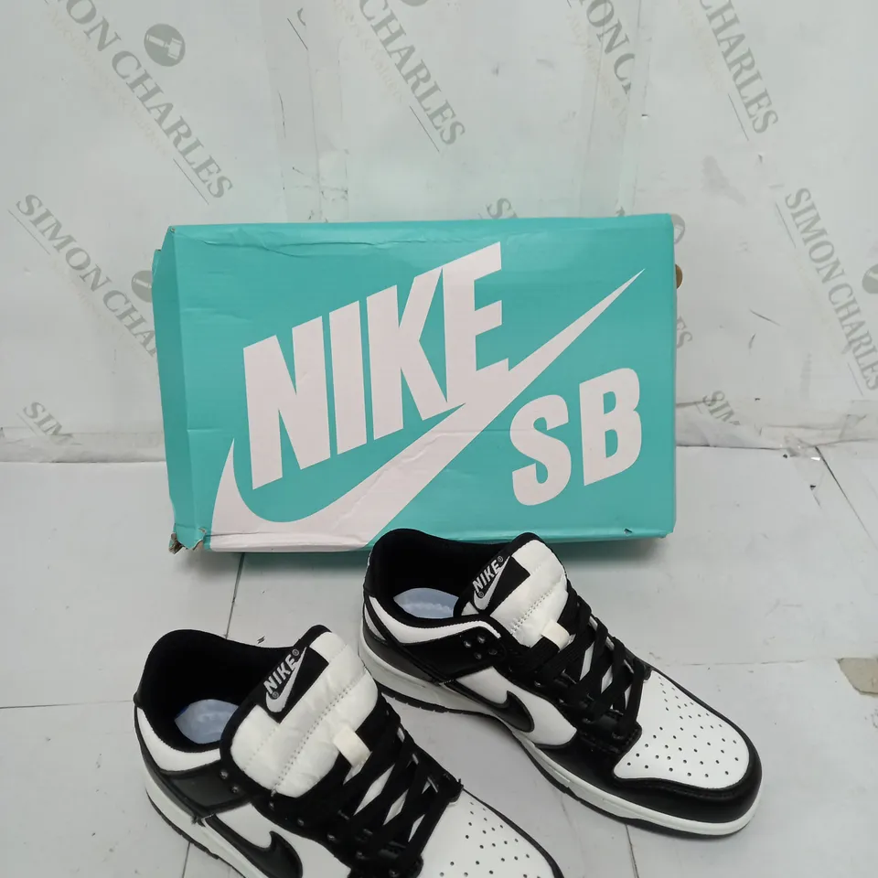 BOXED PAIR OF NIKE PANDA DUNKS LOW SIZE 36 