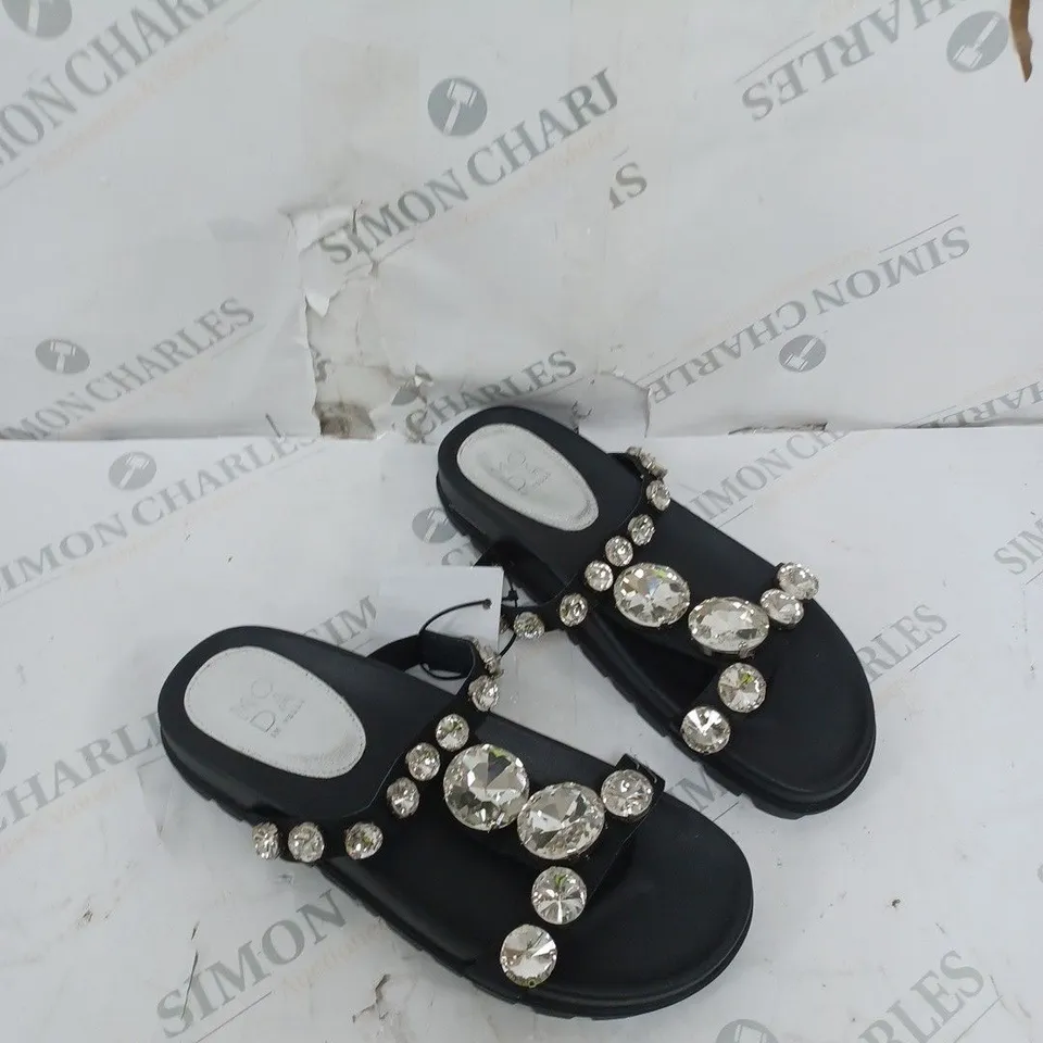 UNBOXED MODA IN PELLE SLIDE SANDAL JEWELLED SIZE 7