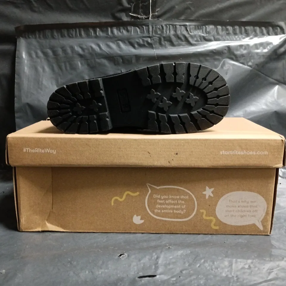 BOXED PAIR OF START RITE KIDS CHELSEA BOOTS IN GLOSSY BLACK SIZE EU 29