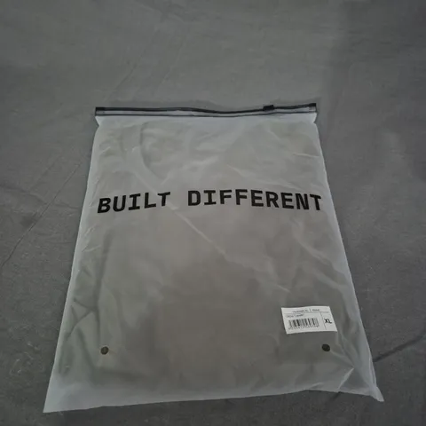 BAGGED BUILT DIFFERENT CREW T-SHIRT SIZE XL