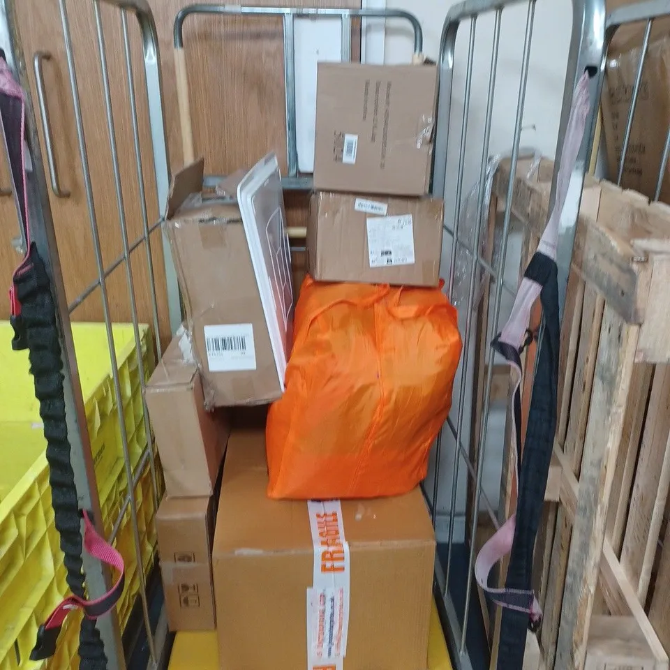 APPROXIMATELY 10 HOUSEHOLD ITEMS TO INCLUDE SHOVE HANDLE, DOG STAIRS AND DISH DRAINER