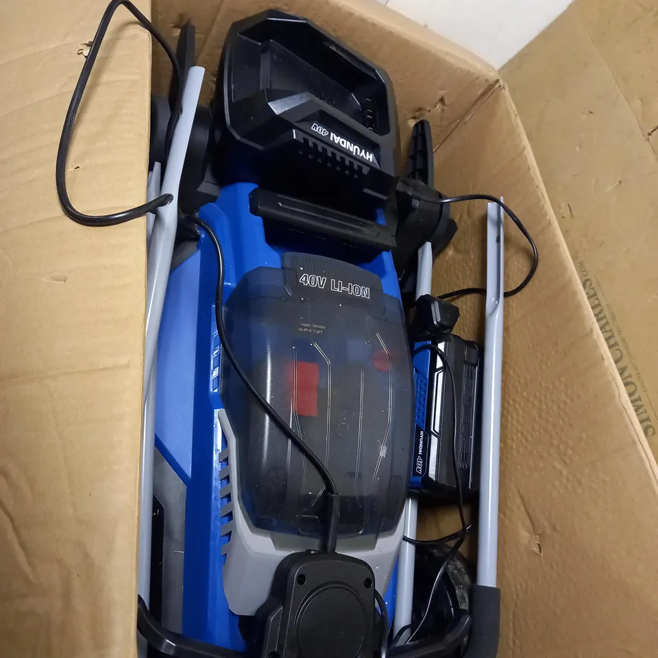 HYUNDAI 15"/38CM CORDLESS 40V LITHIUM-ION BATTERY ROLLER LAWNMOWER