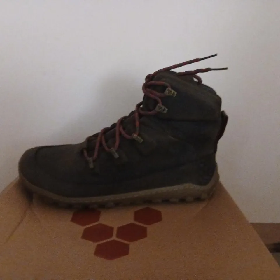 VIVO BAREFOOT BLACK LEATHER HIKING BOOTS – UK 7 (EU 41) BOXED