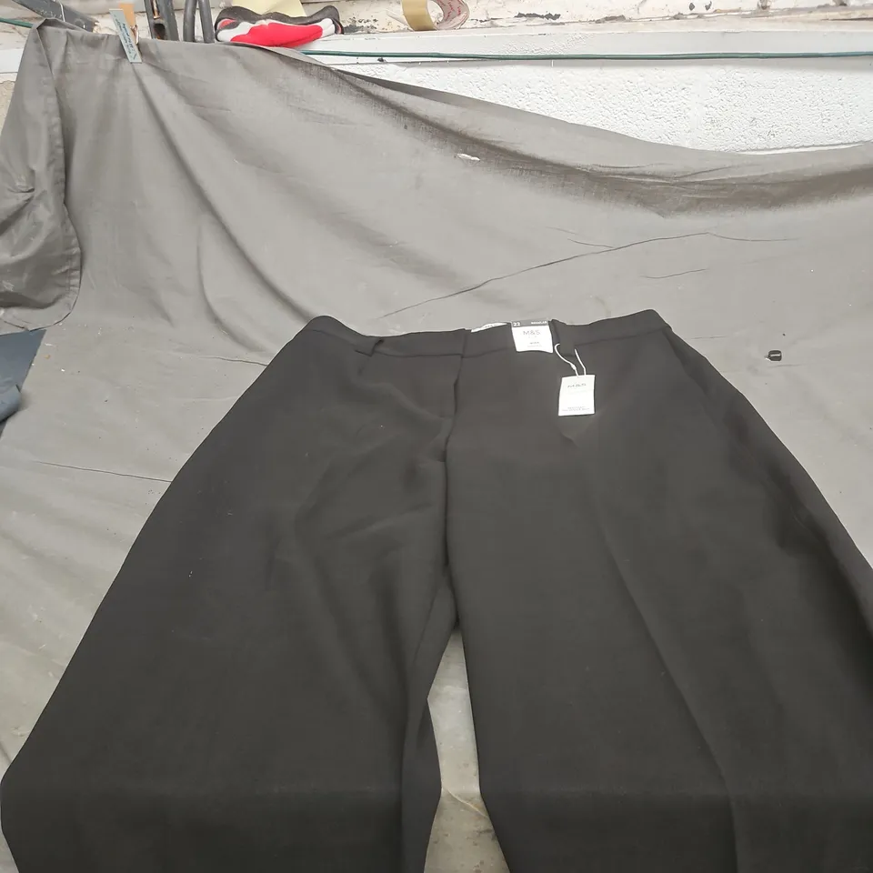 M & S SIZE 22 REGULAR WIDE HIGH RISE BLACK TROUSERS WITH TAGS