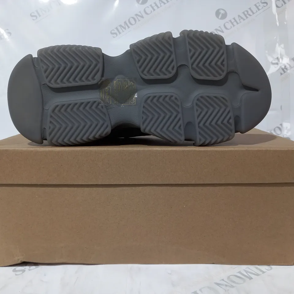 BOXED PAIR OF STEVE MADDEN TRAINERS IN GREY UK SIZE 6
