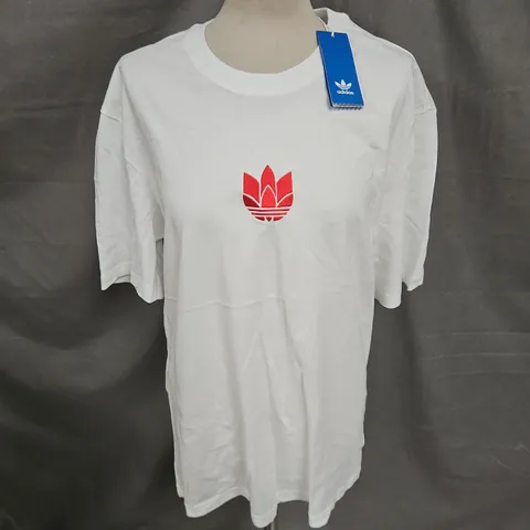 ADIDAS TSHIRT IN WHITE SIZE M