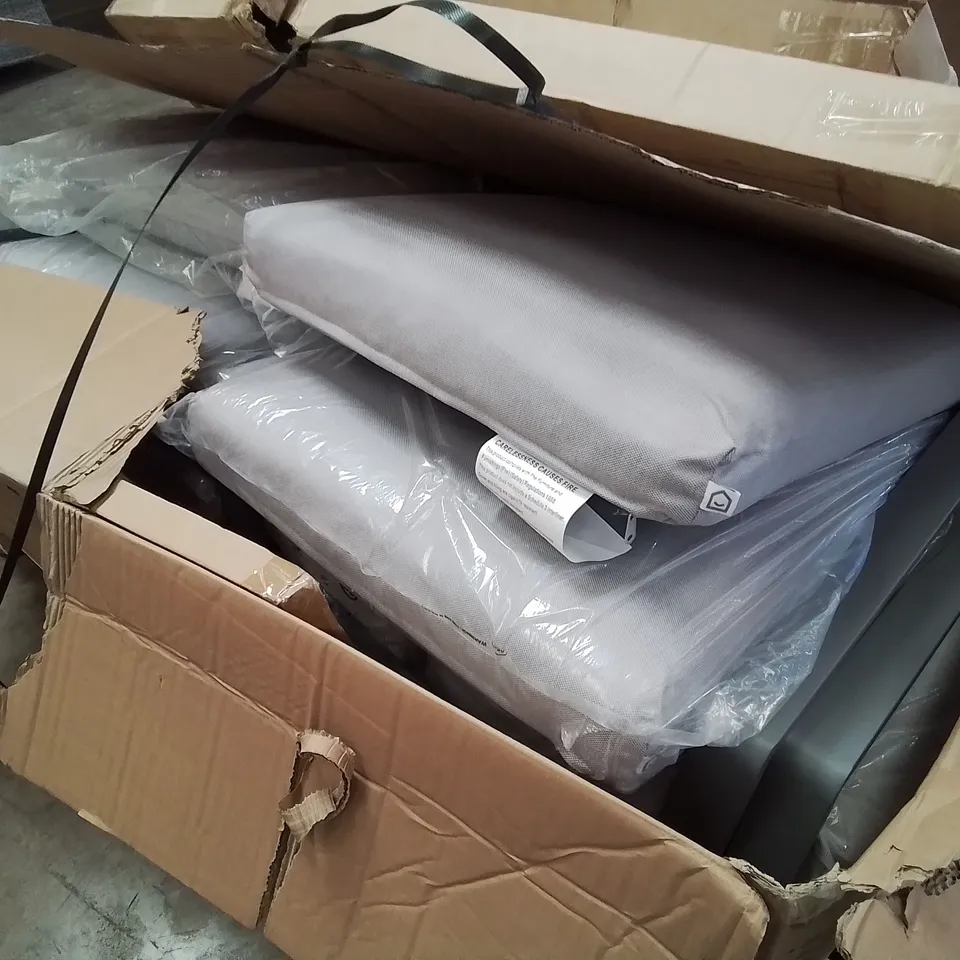 BOXED MOOREA ALUMINIUM COFFEE SET WITH CUSHIONS