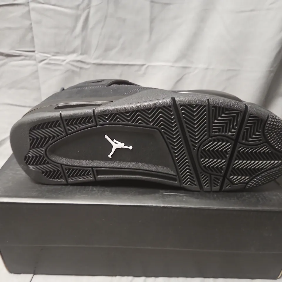 BOXED AIR JORDAN 4 RETRO BLACK/GRAPHITE – MENS UK 9 (US 10) SNEAKERS