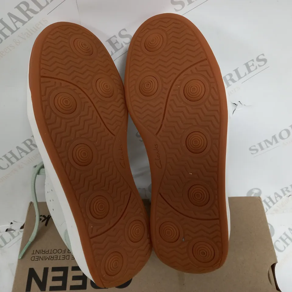 BOXED PAIR OF CLARKS HERO AIR LACE TRAINERS IN MINT - UK 4