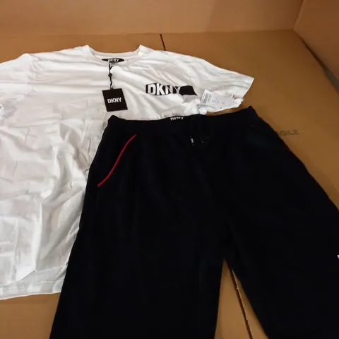 DKNY T-SHIRT AND SHORTS - M