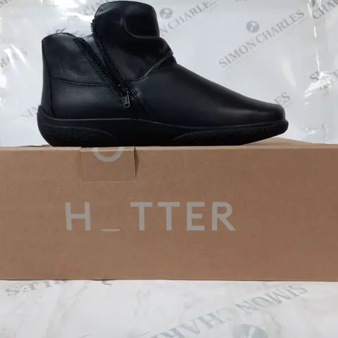 BOXED PAIR OF HOTTER MURMUR SHOES IN BLACK UK SIZE 6