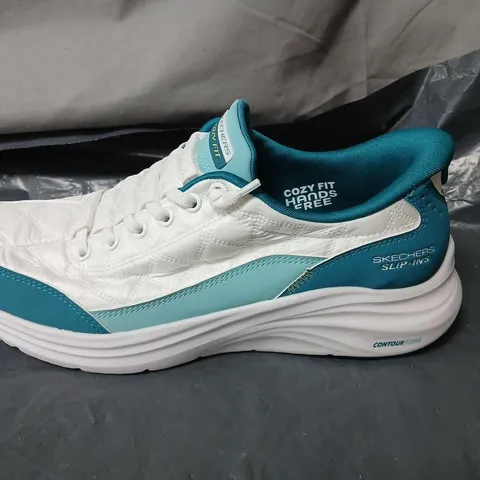 SKECHERS COZY FIT HANDS FREE TRAINERS – WHITE/TEAL, US 8 (UK 5)