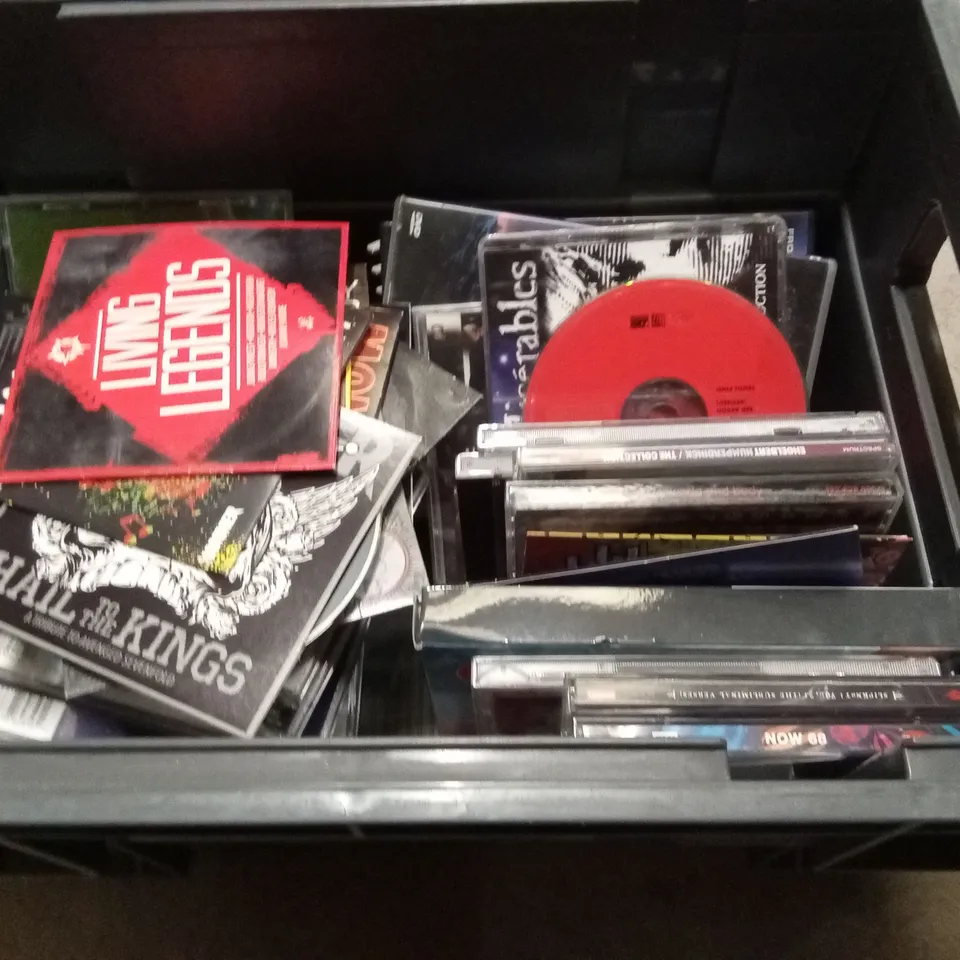 BOX TO CONTAIN A LARGE QUANTITY OF MUSIC CDs