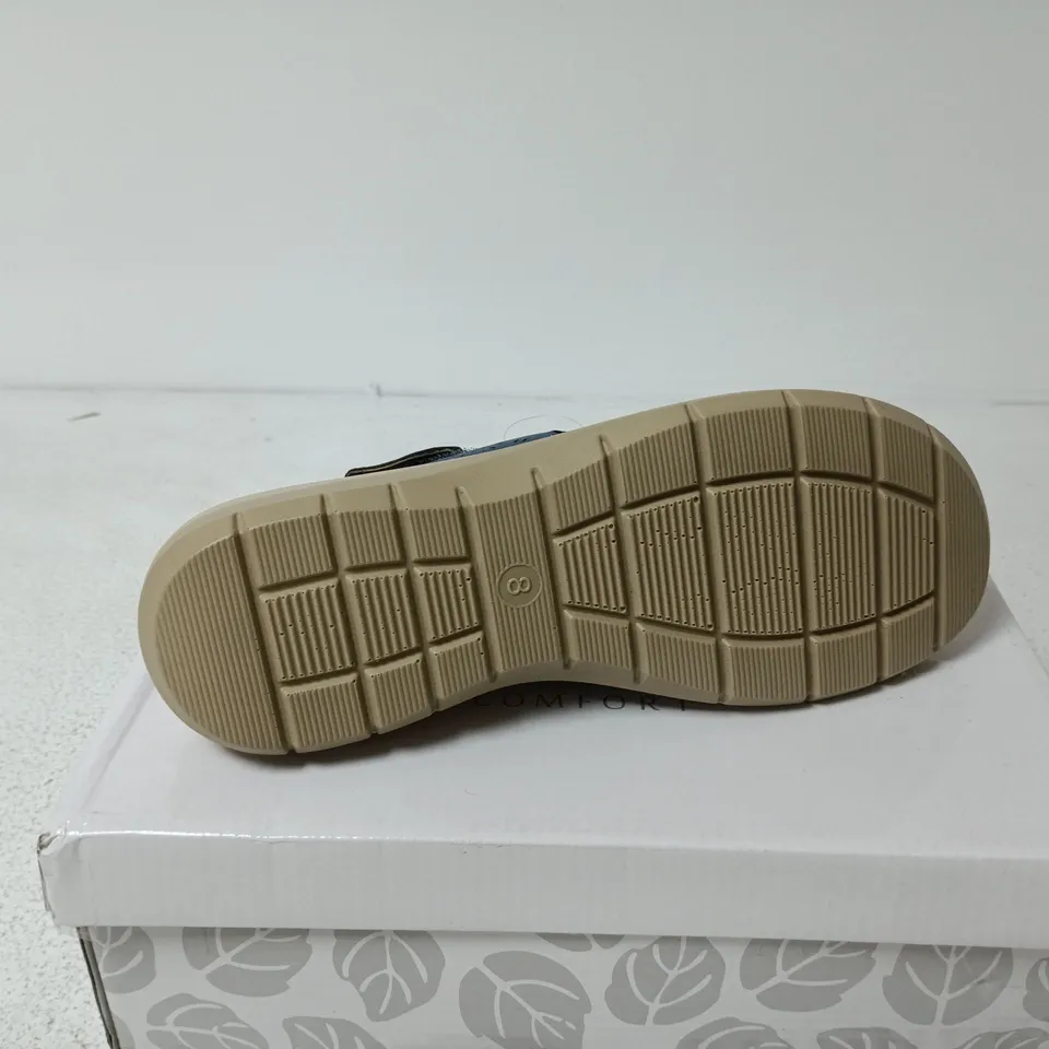 SHOE TREE COMFORT CATANIA NAVY SIZE 8 BOXED