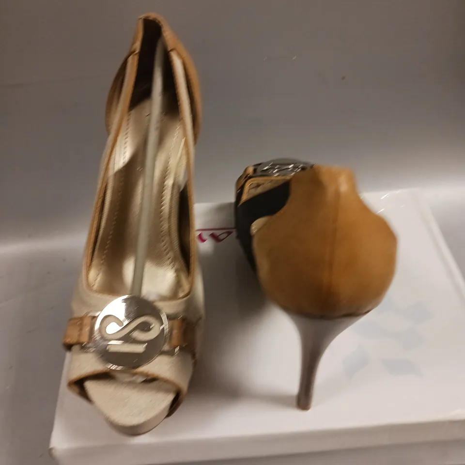 LOT OF 18 BOXED PAIRS OF LAVANDA HEELED SHOES - VARIOUS SIZES