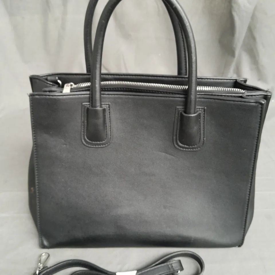 STRADIVARIUS BLACK LEATHER LOOK BAG