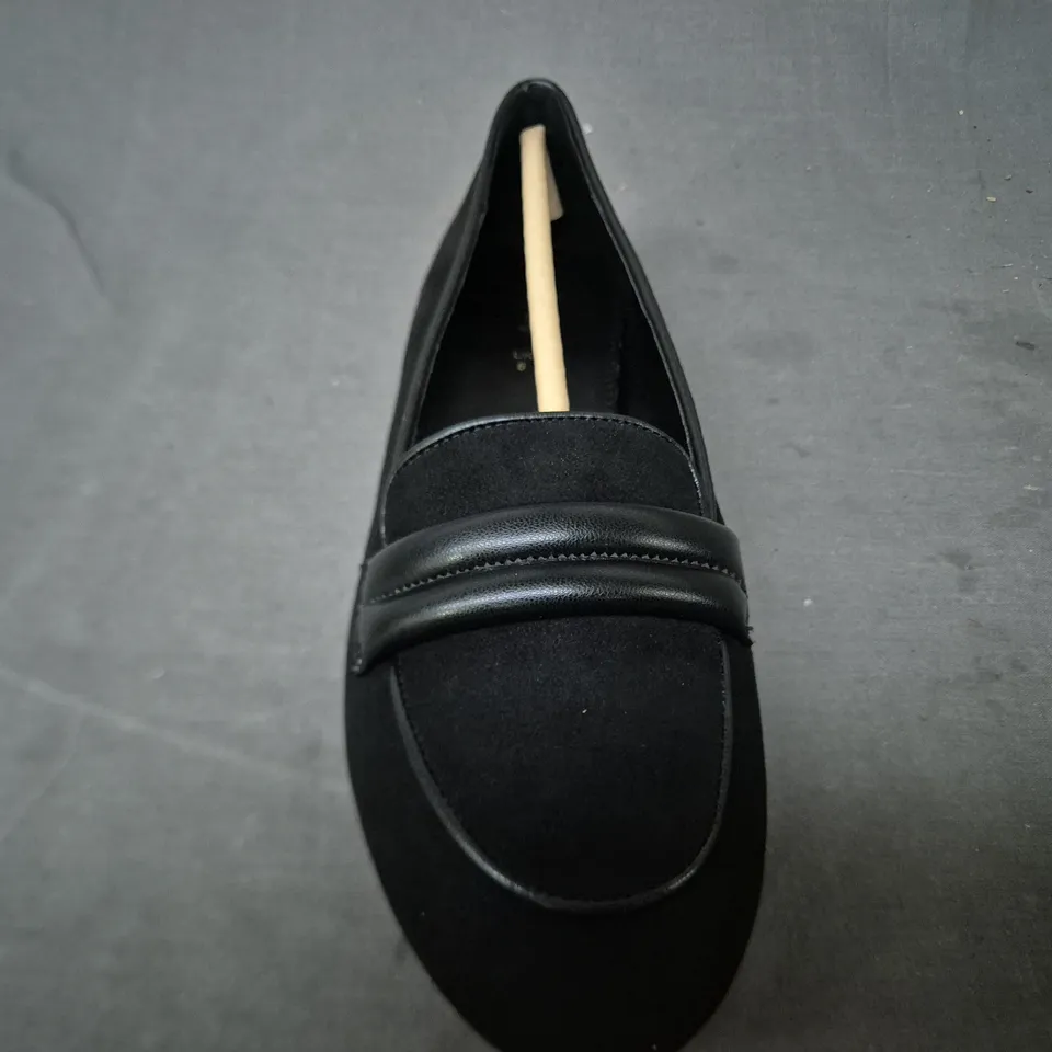 BOXED PAIR OF EVERYDAY LOAFERS IN BLACK SIZE 6