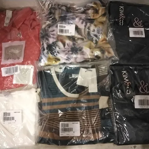 BOX OF 26 PIECES OF CLOTHING INCLUDING KIM&CO, MASAI, WYNNE LAYERS