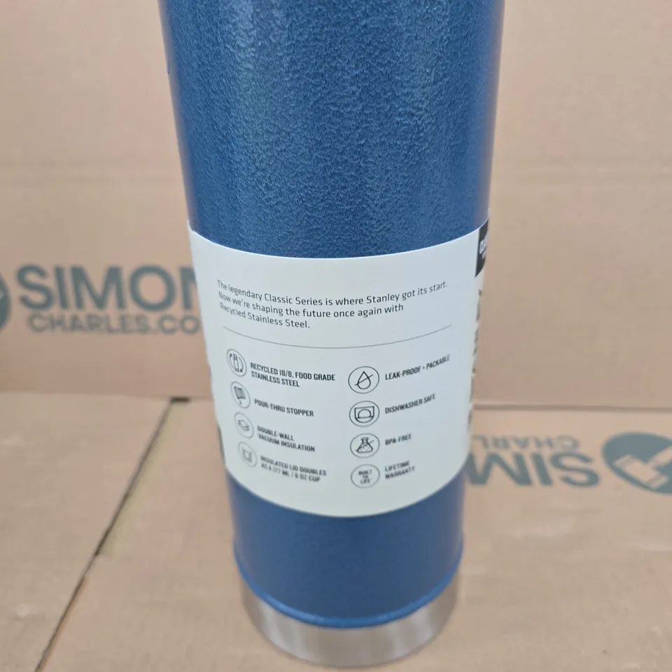 STANLEY CLASSIC BOTTLE VACUUM FLASK - BLUE, 2 QT (1.9 L)