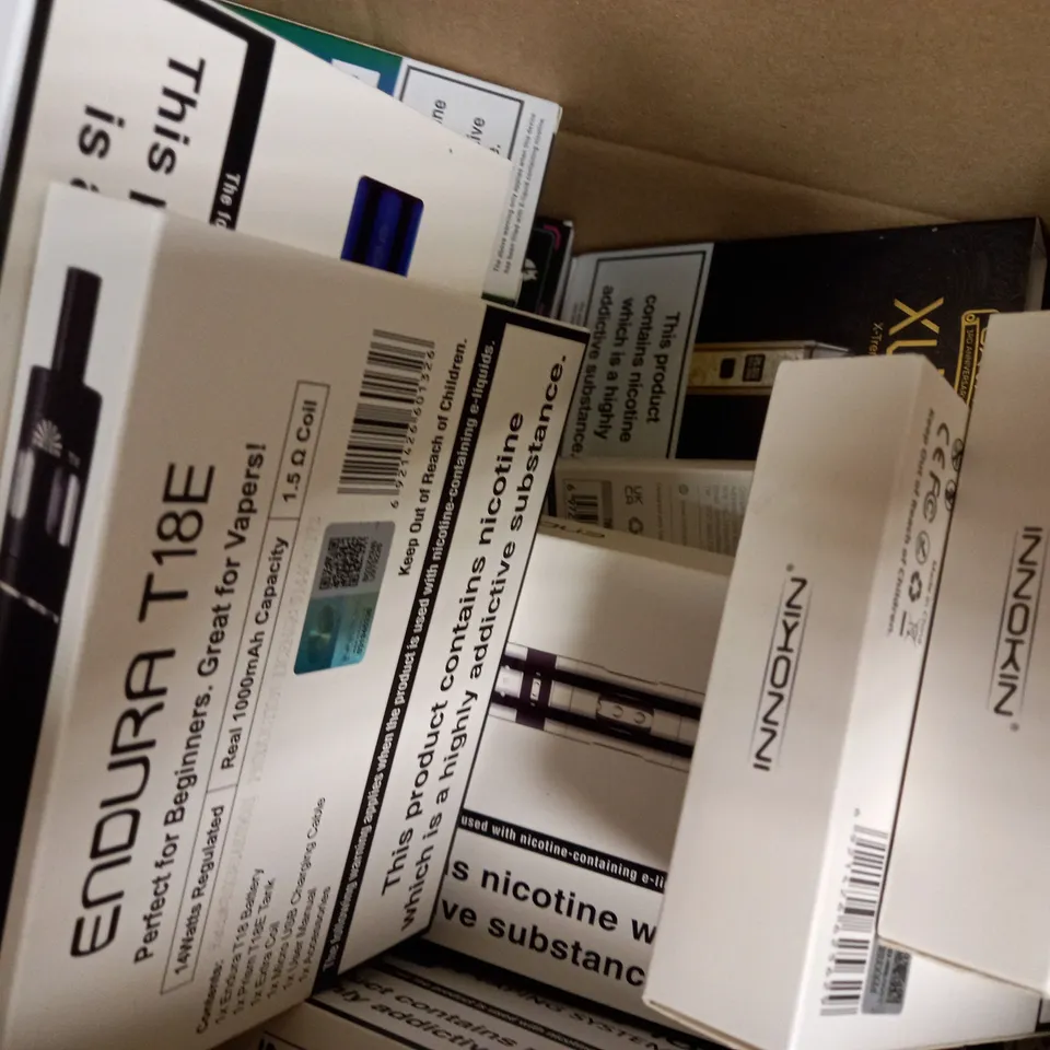 APPROXIMATELY 20 ASSORTED BOXED VAPING PRODUCTS TO INCLUDE INNOKIN ENDURA T18II, LOST VAPE URSA POCKET, ASPIRE K3 QUICK START KIT ETC.